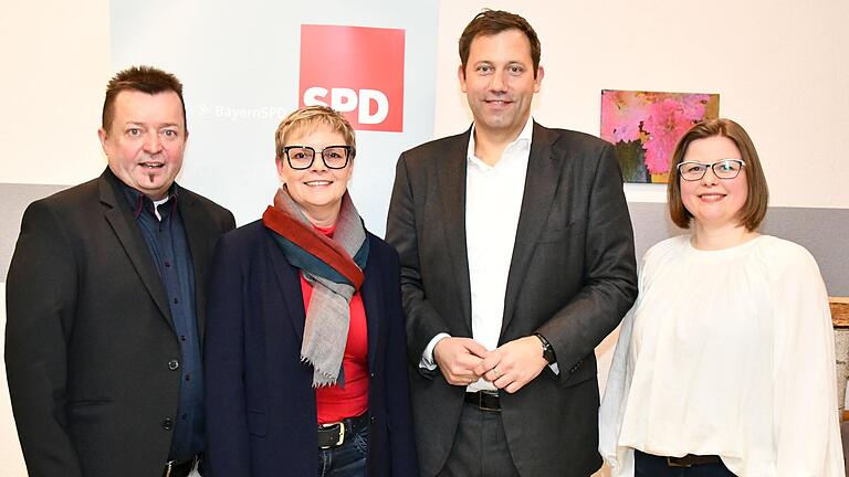 SPD-Landratskandidat Wolfgang Brühl, Bundestagsabgeordnete Sabine Dittmar und SPD-Generalsekretär Lars Klingbeil (von links) stellten sich den Fragen von Moderatorin Johanna Bamberg-Reinwand, SPD-Ortsvereins- und Kreisvorsitzende.