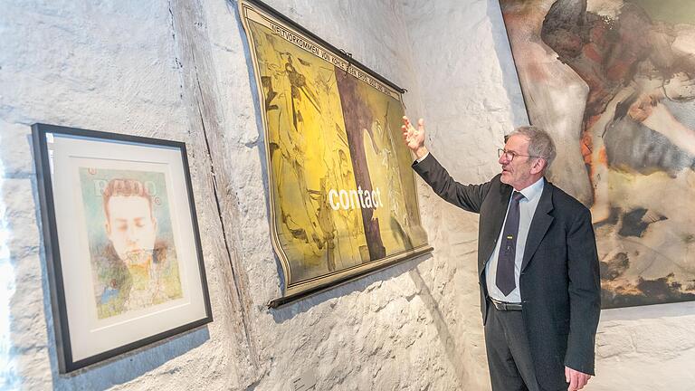 Nach fünf Jahren Sanierung eröffnet das Museum Karlstadt:&nbsp; Jürgen Lenssen führt durch die Abteilung 'Zeitbrüche'.&nbsp; Viele Werke hat er aus seiner privaten Sammlung zur Verfügung gestellt.