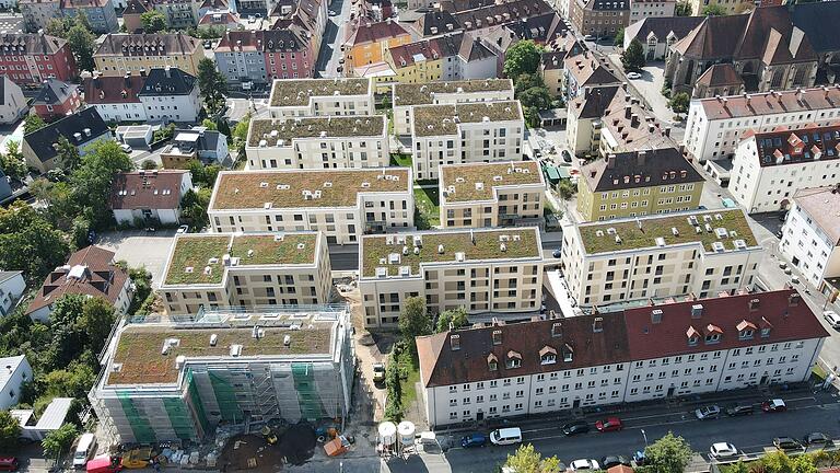 Im Bossi-Viertel mitten in Grombühl hat die Stadtbau Würzburg zehn Gebäude abgerissen und neu gebaut. Im Bossi-Viertel mitten in Grombühl hat die Stadtbau Würzburg zehn Gebäude abgerissen und neu gebaut.