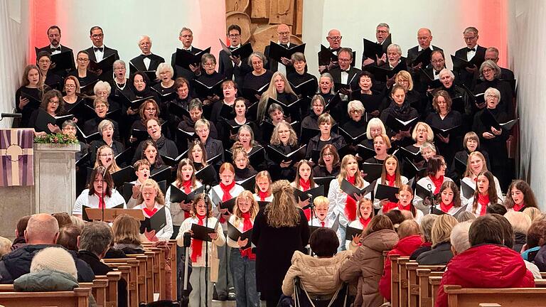 Kantorei, Singende der Chorwerkstatt Advent und Jugendchor Teenies.