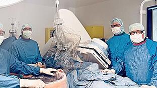 Gefäßchirurgische Operationen werden am Rhön-Klinikum Campus Bad Neustadt in einem sogenannten Hybrid-Operationssaal durchgeführt.       -  Gefäßchirurgische Operationen werden am Rhön-Klinikum Campus Bad Neustadt in einem sogenannten Hybrid-Operationssaal durchgeführt.