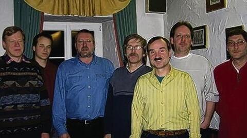 Neuwahlen bei der Modellfluggemeinschaft Kitzingen: Vorsitzender bleibt Wolfgang Hülle. Unser Foto zeigt (von links): Kurt Pastuschka, Klaus Holfelder, Detlev Gräupel, Dieter Gutjahr, Wolfgang Hülle, Thorsten Altenhöfer und Werner Blichmann. Neuwahlen bei der Modellfluggemeinschaft Kitzingen: Vorsitzender bleibt Wolfgang Hülle. Unser Foto zeigt (von links): Kurt Pastuschka, Klaus Holfelder, Detlev Gräupel, Dieter Gutjahr, Wolfgang Hülle, Thorsten Altenhöfer und Werner Blichmann.