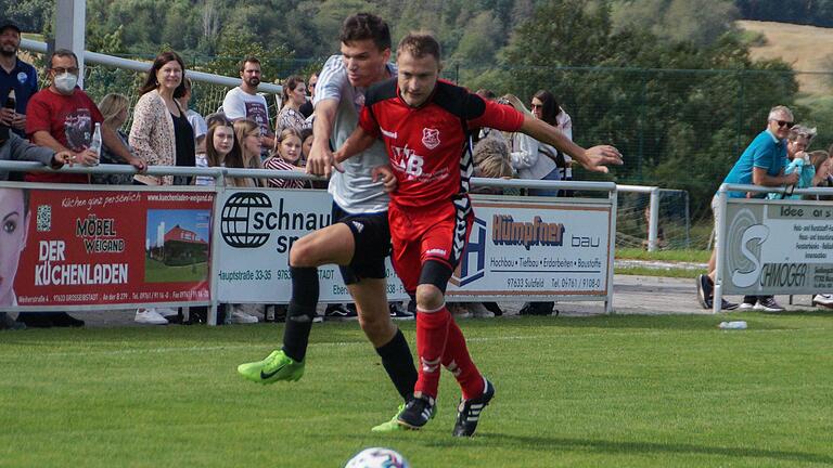 Julian Roth (links) und die SG Trappstadt II/Gabolshausen-Untereßfeld I/Alsleben I kämpfen am Samstag um 18 Uhr gegen die SG Eußenhausen/Mühlfeld II um den Aufstieg in die A-Klasse. Julian Roth (links) und die SG Trappstadt II/Gabolshausen-Untereßfeld I/Alsleben I kämpfen am Samstag um 18 Uhr gegen die SG Eußenhausen/Mühlfeld II um den Aufstieg in die A-Klasse.