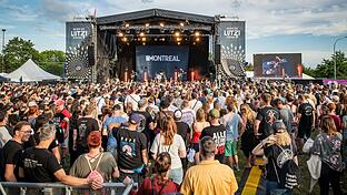 Montreal begeisterte die Fans vor der Hauptbühne. Tausende Menschen besuchten 2024 das 'Ab geht die Lutzi'-Festival in Rottershausen (Lkr. Bad Kissingen).