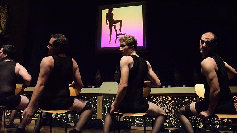 Lohr-Rodenbach: Elferratssitzung 2016 - Männerballett mit einem Schottentanz