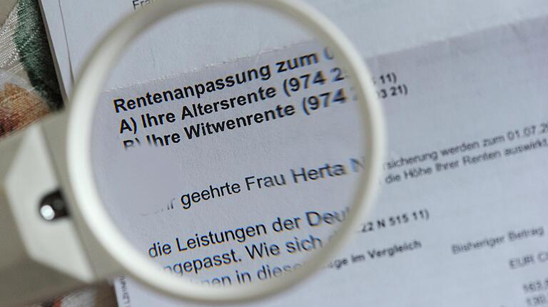 Als Rentenanpassung wird die jährliche Erhöhung der Renten bezeichnet. Sie erfolgt immer zum 1. Juli eines Jahres. Als Rentenanpassung wird die jährliche Erhöhung der Renten bezeichnet. Sie erfolgt immer zum 1. Juli eines Jahres.