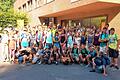 Ferienfreizeit &bdquo;Römer und Germanen&ldquo;       -  (mia)   Unter dem Motto &bdquo;Römer und Germanen&ldquo; stand die diesjährige Ferienfreizeit der Pfarreiengemeinschaft der Frankenapostel. 37 Kinder und Jugendliche waren zur Ferienfreizeit angemeldet. Begleitet von zehn Betreuern und einem vierköpfigen Küchenteam fuhren sie nach Preußisch Oldendorf, einer Kleinstadt im ostwestfälischen Kreis Minden-Lübbecke in Nordrhein-Westfalen, um dort gemeinsam schöne Ferientage zu verbringen. Die Betreuer stellten ein buntes und aufregendes Programm zusammen: Am ersten Tag stand der Besuch im großen Römer- und Germanen-Museum &bdquo;Kalkriese&ldquo; an. Hier soll vor mehr als 2000 Jahren die große &bdquo;Varusschlacht&ldquo; zwischen Römern und Germanen stattgefunden haben. Die Teilnehmer durften auf dem Gelände einen Tag als Legionär verbringen. Sie besuchten auch die neuste Ausstellung auf dem Gelände: &bdquo;Ich Germanicus &ndash; Priester &ndash; Feldherr &ndash; Superstar&ldquo; sowie die Dauerausstellung zur Varusschlacht. Die folgenden Tage waren geprägt vom gemeinsamen Spielen, Wandern und Basteln. Zu den Highlights gehörte der Besuch in der Burgruine Limberg. Einen würdigen Abschluss dieser erlebnisreichen Woche stellte der bunte Abend dar.Foto: Röthlein