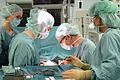 Eine stationäre Chirurgie (Symbolbild) soll es im Eberner Krankenhaus bald nicht mehr geben. Für diese Idee ist die Umstrukturierung der Haßberg-Kliniken in die Kritik geraten, doch der Landkreis hält weiter an dem Konzept fest.