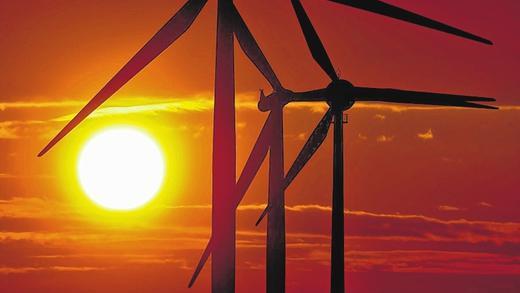 Erneuerbare Energie: Sonnenkraft und Windräder leisten einen immer größeren Anteil an der Stromerzeugung.