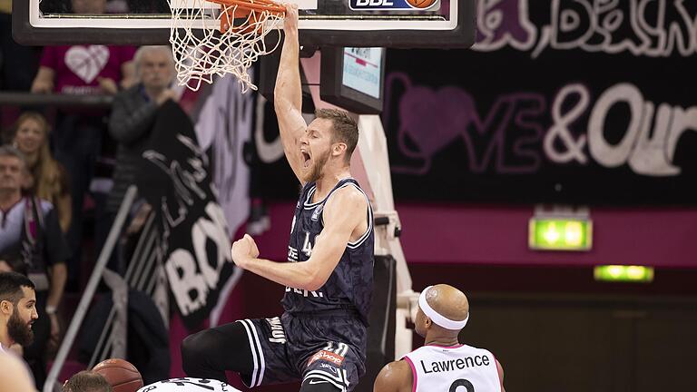 Baskets-Center Luke Fischer war von den Bonnern kaum zu stoppen.