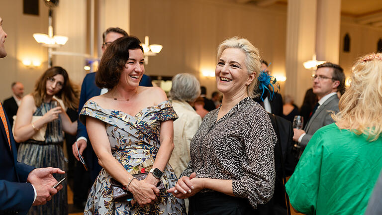 Kissinger Sommer 2024 Empfang Martina Gedeck Dorothee Bär - Kuratoriumsvorsitzenden Dorothee Bär - links, hier mit der Schauspielerin Martina Gedeck beim Kissinger Sommer - ist die Schirmherrin des Events. Kissinger Sommer 2024 Empfang Martina Gedeck Dorothee Bär - Kuratoriumsvorsitzenden Dorothee Bär - links, hier mit der Schauspielerin Martina Gedeck beim Kissinger Sommer - ist die Schirmherrin des Events.