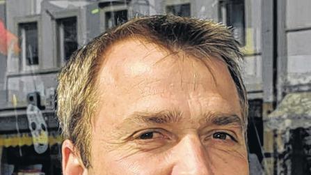 Umfrage: Die Torkamera, die bei Fußballspielen eindeutig Aufschluss darüber geben könnte, ob der Ball drin war oder nicht, wurde abgelehnt. Was halten Sie davon?