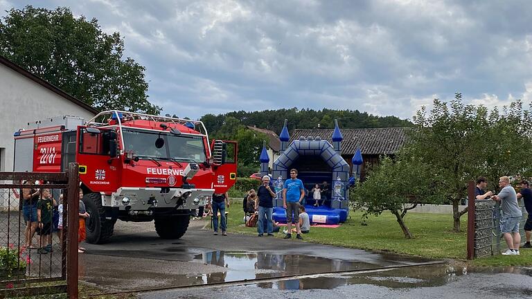 Waldbrandlöschfahrzeug-Tatra-Vorführung. Die Bundeswehrfeuerwehr zu Gast bei der FF Bühler. Waldbrandlöschfahrzeug-Tatra-Vorführung. Die Bundeswehrfeuerwehr zu Gast bei der FF Bühler.