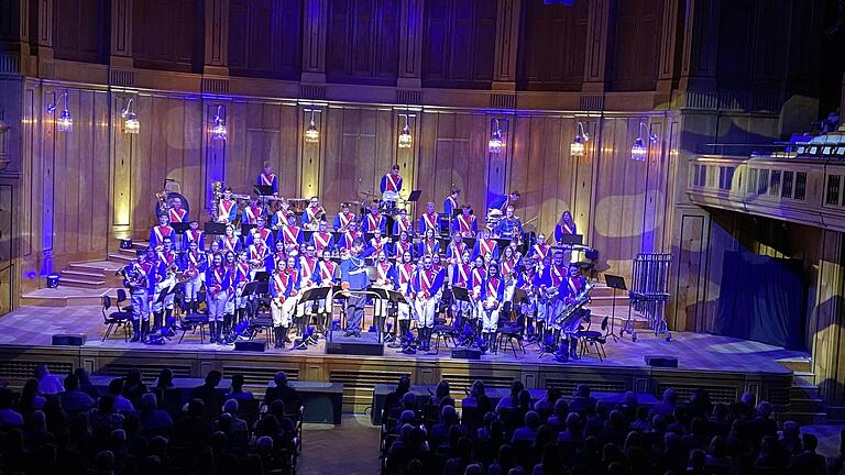 Stimmungsvoll war das Konzert des Bad Kissinger Jugendmusikkorps. - Stimmungsvoll war das Konzert des Bad Kissinger Jugendmusikkorps. Stimmungsvoll war das Konzert des Bad Kissinger Jugendmusikkorps. - Stimmungsvoll war das Konzert des Bad Kissinger Jugendmusikkorps.