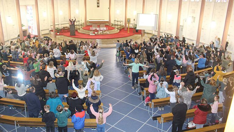 Ein stimmungsvoller Gottesdienst bildete den Abschluss des Kommunionkinder-Mitmachtages an der Florentinischule.