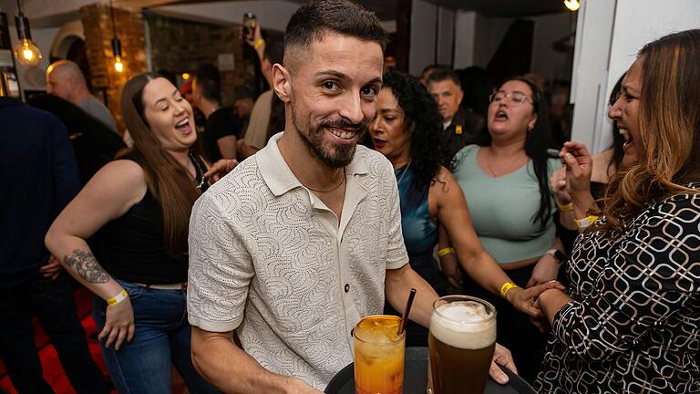 Im El Moro herrschte beim ersten Bad Neustädter Honky Tonk ausgelassene Stimmung. Im El Moro herrschte beim ersten Bad Neustädter Honky Tonk ausgelassene Stimmung.