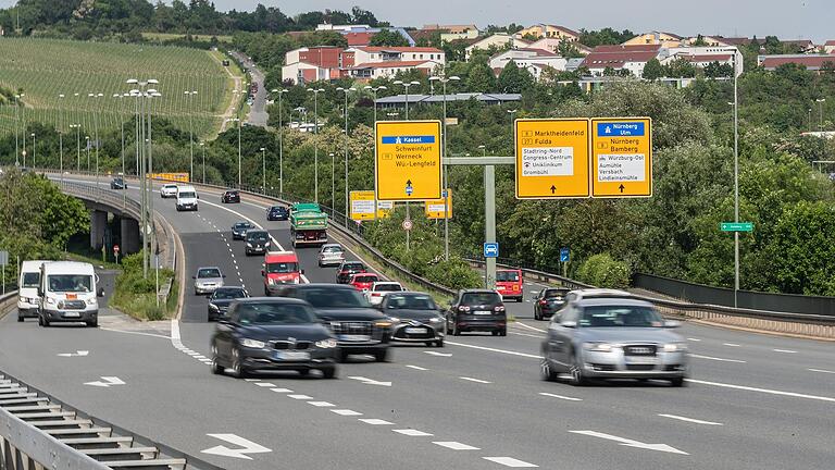 Pendeln durch das 9-Euro-Ticket weniger Menschen mit dem Auto nach Würzburg? Experten von TomTom haben Daten aus Navigationsgeräten und Handys von Autofahrerinnen und Autofahrern in Unterfranken ausgewertet.