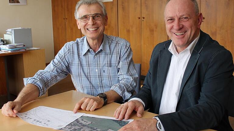 Zahnarzt Franz Topitsch (links) und Bürgermeister Ulrich Waldsachs haben die Sicherung der ärztlichen Versorgung in Ostheim im Blick.