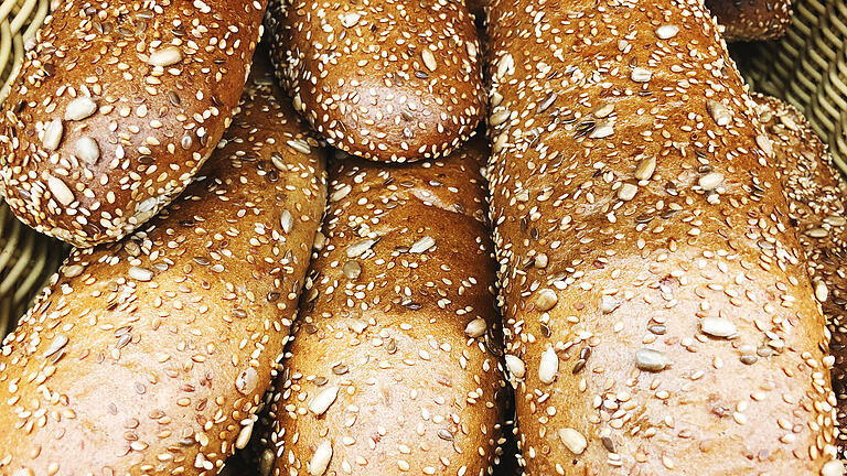 Symbolbild Brot mit Sonnenblumenkernen