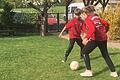 Fußball im eigenen Garten? Bei den Knetzgauer Dreiberg-Kickers, hier Amelie und Jakob Thurn, war das eine der Aufgaben für die Nachwuchs-Kicker, um die Lust am Fußball nicht zu verlieren.