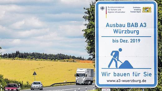 Große Schilder an der Autobahn-Baustelle: Wenn es nach der Autobahndirektion Nordbayern geht, sind die Arbeiten zum Ausbau der A 3 im Stadtgebiet bis Dezember 2019 abgeschlossen. Große Schilder an der Autobahn-Baustelle: Wenn es nach der Autobahndirektion Nordbayern geht, sind die Arbeiten zum Ausbau der A 3 im Stadtgebiet bis Dezember 2019 abgeschlossen.