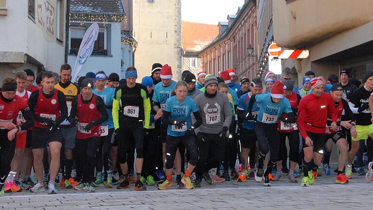 141 Läuferinnen und Läufer nahmen in Ochsenfurt am Hauptlauf teil.