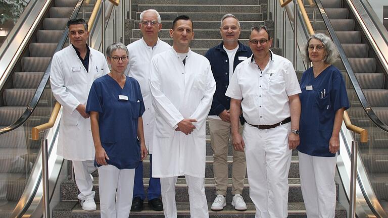 Als Mitglieder des Ethik-Komitees am Rhön-Klinikum Campus Bad Neustadt wurden unter anderem berufen: (von links) Dr. Aristides Lenos, Diana Kirchner, Prof. Dr. Sebastian Kerber, Dr. Michael Schneider, Thomas Hart, Dr. Volker Ziegler und Dr. Ute Hiby.&nbsp;