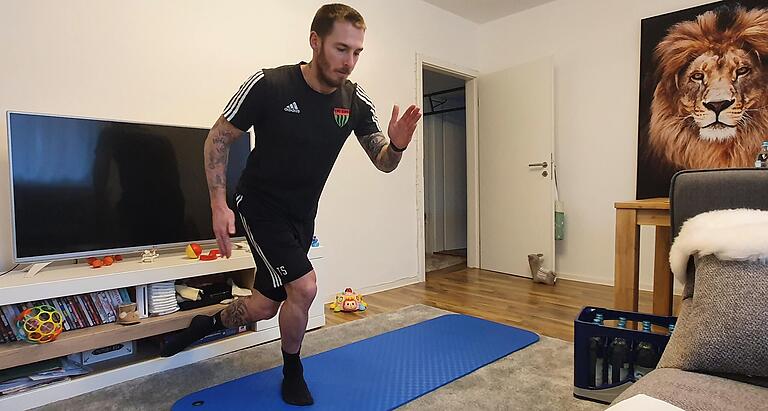 Schweinfurter Fußball-Trainer gibt 5 Fitness-Tipps fürs Wohnzimmer