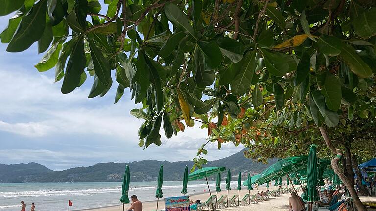 Patong Beach auf Phuket       -  Patong Beach ist einer der bekanntesten Stände auf Phuket. (Archivbild)