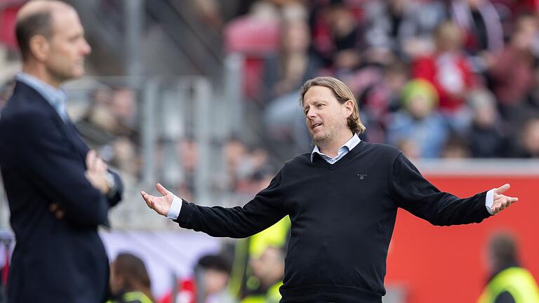 FSV Mainz 05 - FC Augsburg       -  Neues Dänen-Duell: Im vergangenen Februar gewann Trainer Bo Hendriksen (r) mit Mainz gegen Augsburg mit Coach Jess Thorup (l) mit 1:0.