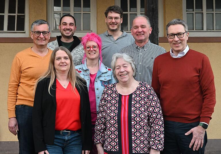 Zusammen mit dem Kreisverbandsvorsitzenden Christoph Vogel (rechts) präsentierten die Steinfelder Freien Wähler am Aschermittwoch ihre Bürgermeister-Kandidatin Sonja Stahl (vorne links). Zusammen mit dem Kreisverbandsvorsitzenden Christoph Vogel (rechts) präsentierten die Steinfelder Freien Wähler am Aschermittwoch ihre Bürgermeister-Kandidatin Sonja Stahl (vorne links).