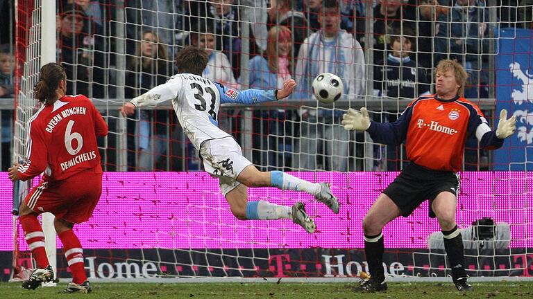 Das Tor seines Lebens: Manuel Duhnke (Zweiter von links) vom TSV 1860 München köpft zum 1:1-Endstand gegen FC-Bayern-Torwartlegende Oliver Kahn (rechts) ein. Das Tor seines Lebens: Manuel Duhnke (Zweiter von links) vom TSV 1860 München köpft zum 1:1-Endstand gegen FC-Bayern-Torwartlegende Oliver Kahn (rechts) ein.
