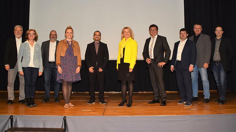 Wahlen beim Kreisverband und der Kreisvereinigung der Freien Wähler. Das Bild zeigt (von links) Josef Mend, Susanne Knof, Volker Schmitt, Sabrina Bischof-Rehberger, Cengiz Zarbo, Tamara Bischof, Stefan Wolbert, Ulrich Falk, Thomas Pauli und Volker Spiegel. Wahlen beim Kreisverband und der Kreisvereinigung der Freien Wähler. Das Bild zeigt (von links) Josef Mend, Susanne Knof, Volker Schmitt, Sabrina Bischof-Rehberger, Cengiz Zarbo, Tamara Bischof, Stefan Wolbert, Ulrich Falk, Thomas Pauli und Volker Spiegel.