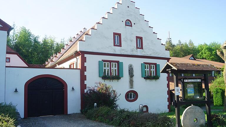 Eine Öffnung der Gaststätte 'Weiße Mühle' in Estenfeld ist in greifbare Nähe gerückt, der Gemeinderat will nach Schönheitsreparaturen die Pacht öffentlich ausschreiben. Eine Öffnung der Gaststätte 'Weiße Mühle' in Estenfeld ist in greifbare Nähe gerückt, der Gemeinderat will nach Schönheitsreparaturen die Pacht öffentlich ausschreiben.