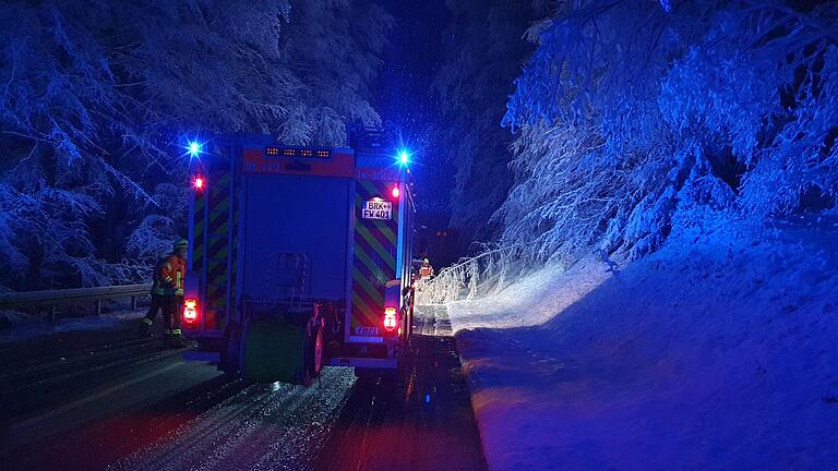 Auch im Raum Lohr gab es am Montag viele Unfälle durch den Schneefall. (Symbolbild)