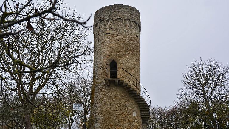 Der Suhlesturm im Herbst.