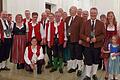 Im Foyer des Regentenbaus in Bad Kissingen: die Waldzeller Musikerinnen und Musiker mit den Egerländern (von links) Franz Tröster, Holger Müller und Ernst Hutter, eingerahmt von ihrem Dirigenten Herbert Herrmann (links) und dem Vorsitzenden Johannes Ritter.