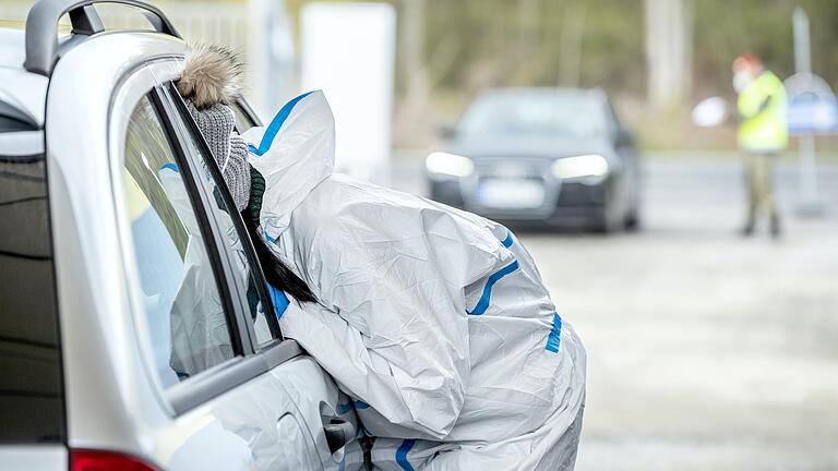 Im Corona-PCR-Testzentrum des Landkreises Haßberge in Wonfurt werden weiterhin zahlreiche Abstriche genommen. Allerdings ist die Zahl der positiven Ergebnisse in den vergangen Tagen deutlich zurückgegangen.