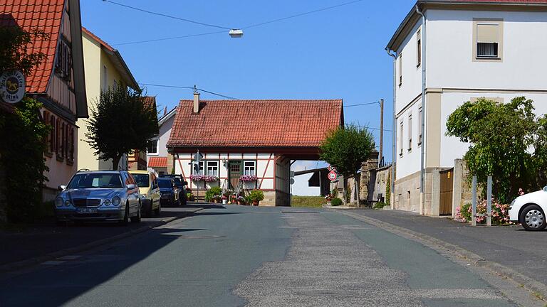 Beschlossene Sache: Die Ortsdurchfahrt Gabolshausen wird durch den Landkreis erneuert, die Nebenflächen von der Stadt in Teilbereichen neu gestaltet.