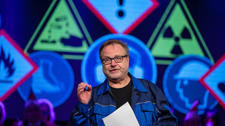 Er ist das Aushängeschild der Schwarzen Elf: Peter Kuhn, der sich diesmal mit dem Thema Sicherheit beschäftigt – auf seine ganz eigene Art und Weise. Er ist das Aushängeschild der Schwarzen Elf: Peter Kuhn, der sich diesmal mit dem Thema Sicherheit beschäftigt – auf seine ganz eigene Art und Weise.