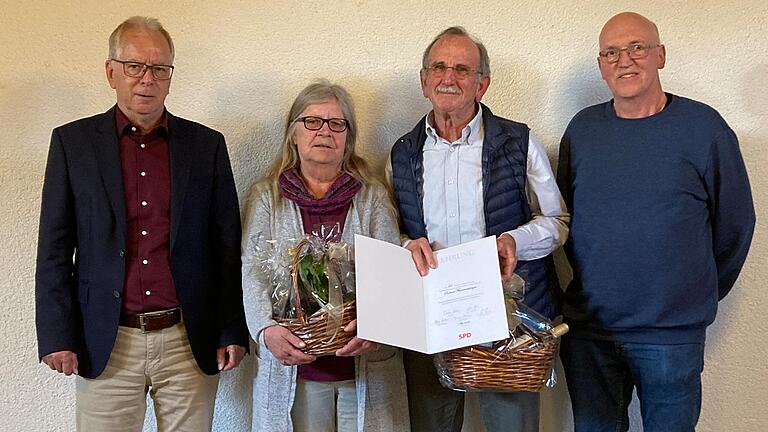 Wahlen und Ehrungen bei der SPD mit Vorsitzendem Martin Wagner (von links), stellvertretenden Vorsitzende Marion Dworschak-Dornbusch, Roland Flammersberger und stellvertretendem Vorsitzenden Matthias Liebler. Wahlen und Ehrungen bei der SPD mit Vorsitzendem Martin Wagner (von links), stellvertretenden Vorsitzende Marion Dworschak-Dornbusch, Roland Flammersberger und stellvertretendem Vorsitzenden Matthias Liebler.