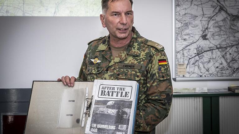 Eine der Quellen für seine Arbeit ist das 1996 erschienene Magazin „After the Battle – the Hammelburg raid“ veröffentlicht bei „Battle of Britain Prints“ und im Jahre 2001 übersetzt durch den Sprachendienst der Infanterieschule. Anhand von histori... - Eine der Quellen für seine Arbeit ist das 1996 erschienene Magazin „After the Battle – the Hammelburg raid“ veröffentlicht bei „Battle of Britain Prints“ und im Jahre 2001 übersetzt durch den Sprachendienst der Infanterieschule. Anhand von historischen Bildern erläuterte Oberstleutnant Mario Cremer, wie der Weg der Amerikaner von Aschaffenburg bis Hammelburg verlief.   Eine der Quellen für seine Arbeit ist das 1996 erschienene Magazin „After the Battle – the Hammelburg raid“ veröffentlicht bei „Battle of Britain Prints“ und im Jahre 2001 übersetzt durch den Sprachendienst der Infanterieschule. Anhand von histori... - Eine der Quellen für seine Arbeit ist das 1996 erschienene Magazin „After the Battle – the Hammelburg raid“ veröffentlicht bei „Battle of Britain Prints“ und im Jahre 2001 übersetzt durch den Sprachendienst der Infanterieschule. Anhand von historischen Bildern erläuterte Oberstleutnant Mario Cremer, wie der Weg der Amerikaner von Aschaffenburg bis Hammelburg verlief.  
