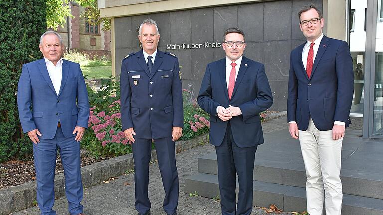 Der neue Polizeivizepräsident Thomas Schöllhammer und Polizeipräsident Hans Becker waren zu einem Antrittsbesuch bei der ebenfalls neuen Behördenleitung des Landratsamtes mit Landrat Christoph Schauder und Erstem Landesbeamten Florian Busch zu Gast (von links).