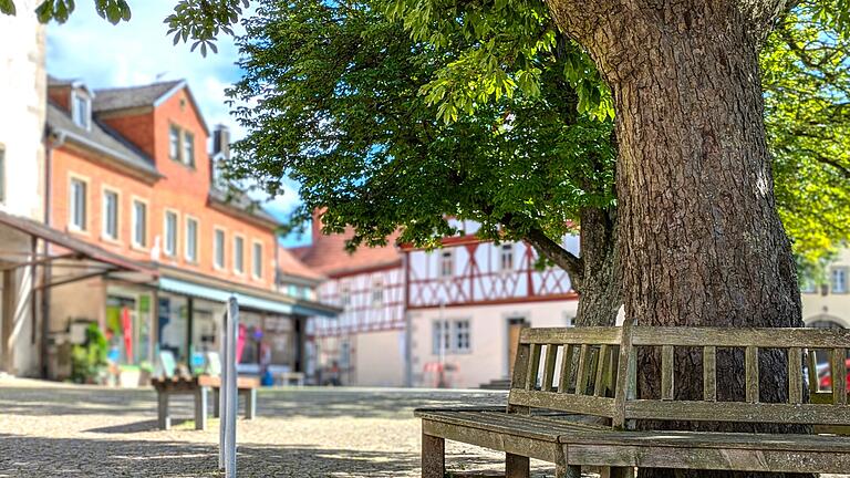 Am Anger und auf dem Marktplatz sollen mehr Sitzmöglichkeiten stehen.       -  Am Anger und auf dem Marktplatz sollen mehr Sitzmöglichkeiten stehen.