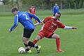 Derbysieg für Türkgücü gegen den FC Altstadt Schweinfurt       -  (si)   Der FV Türkgücü Schweinfurt darf weiter vom Aufstieg in die Kreisklasse träumen. Die Mannschaft setzte sich dank eines Tores von Golagha Farhad Rostami (60.) mit 1:0 beim FC Altstadt durch, sichert damit den Relegationsplatz ab und bleibt Primus FC Fahr auf den Fersen. Das Foto zeigt Türkgücüs Gani Dervisi (rechts) im Zweikampf mit Alex Zerf.