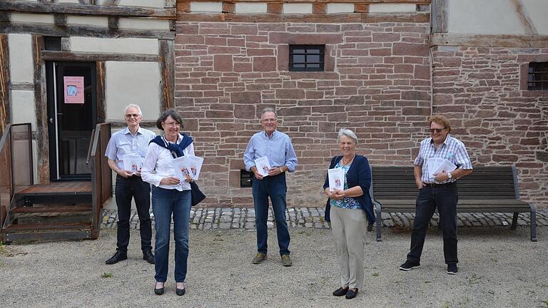 Das Kernteam des Dialektarbeitskreises (von links): Edgar Schäffer, Marlene Schäffer, Max Wolf, Gerda Urlaub und Elmar Röhm.