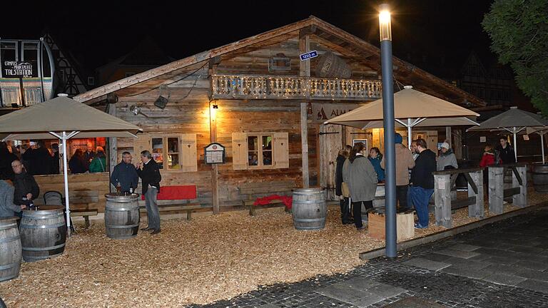 Auch in diesem 'Corona-Jahr' wird im Winter auf dem Bad Neustädter Marktplatz wieder die 'Neuschter Eiszeit' Einzug halten. Unser Archivfoto zeigt die Eröffnung im vergangenen Jahr. Auch in diesem 'Corona-Jahr' wird im Winter auf dem Bad Neustädter Marktplatz wieder die 'Neuschter Eiszeit' Einzug halten. Unser Archivfoto zeigt die Eröffnung im vergangenen Jahr.