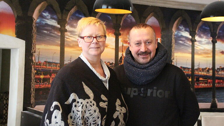 Carmen und Hasan Güzel eröffnen im ehemals 'Umkehr' ein mediterranes Restaurant mit türkischer Küche - Carmen und Hasan Güzel eröffnen im ehemals 'Umkehr' ein mediterranes Restaurant mit türkischer Küche Carmen und Hasan Güzel eröffnen im ehemals 'Umkehr' ein mediterranes Restaurant mit türkischer Küche - Carmen und Hasan Güzel eröffnen im ehemals 'Umkehr' ein mediterranes Restaurant mit türkischer Küche