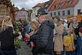 Da strahlten die Schaulustigen beim Wein und Bremser, den die Winzer bei der Letzten Fuhre gratis ausschenkten.