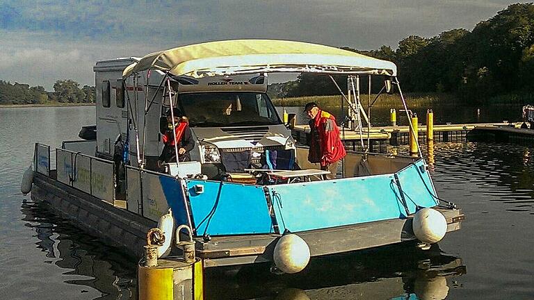 Das Reise-Wasser-Wohnmobil der von Ponickaus.